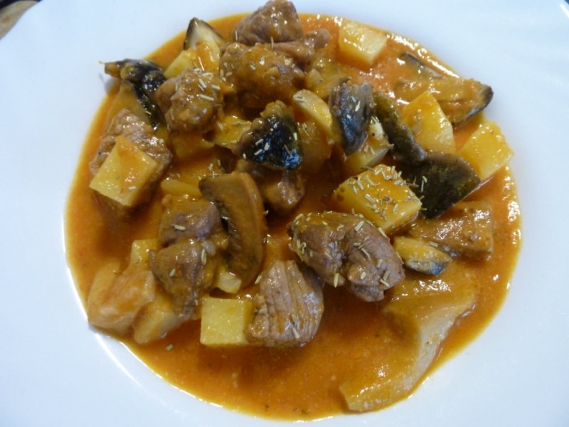 Plat acabat de vedella amb bolets